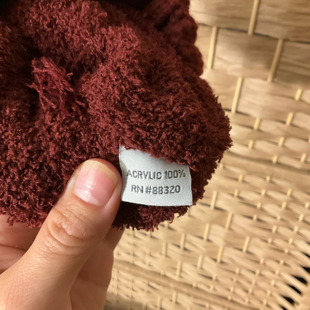 CC 2 Pack Black and Red Knit Beanies - Picture 9 of 9